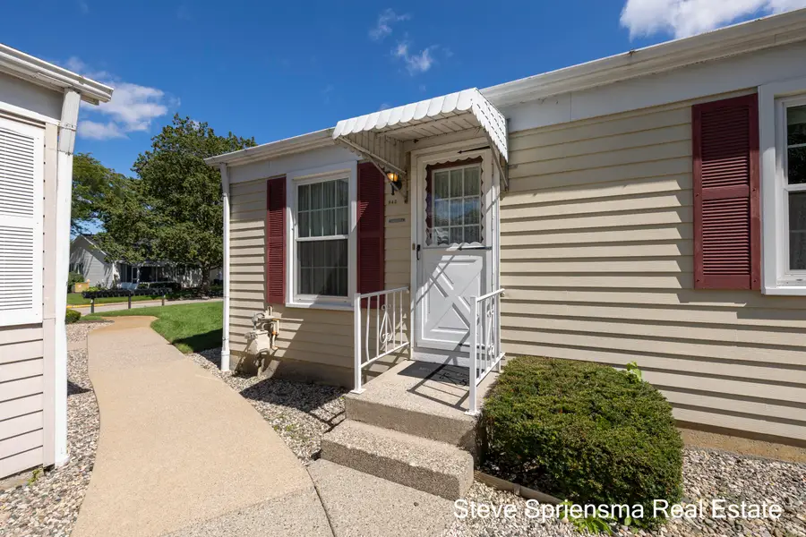 942 Village Lane, Jenison, MI 49428 - #2