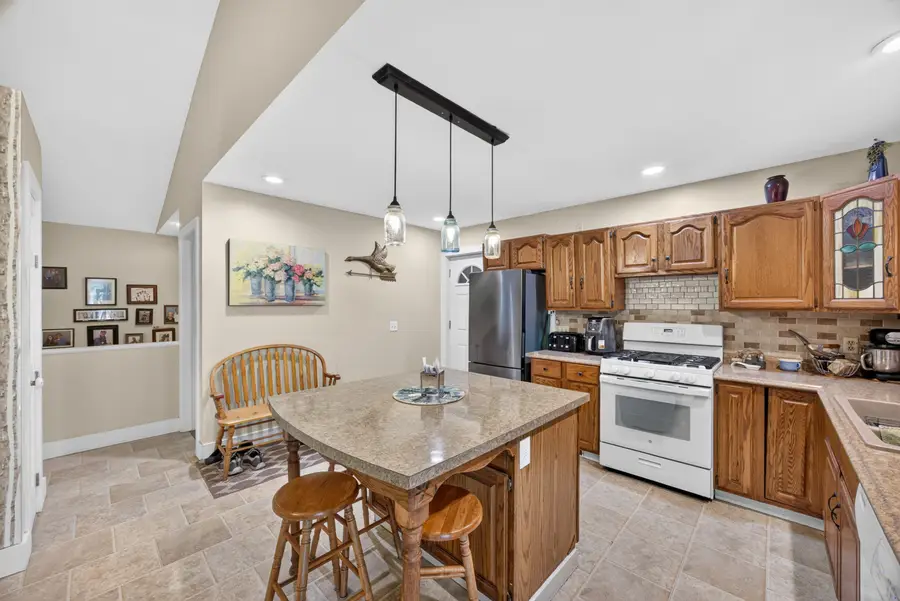 913 E High Street, Greenville, MI 48838 - #3