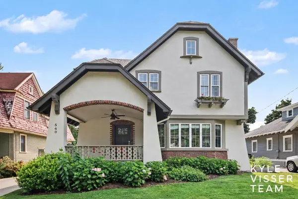 560 Laurel Avenue Se, East Grand Rapids, MI 49506