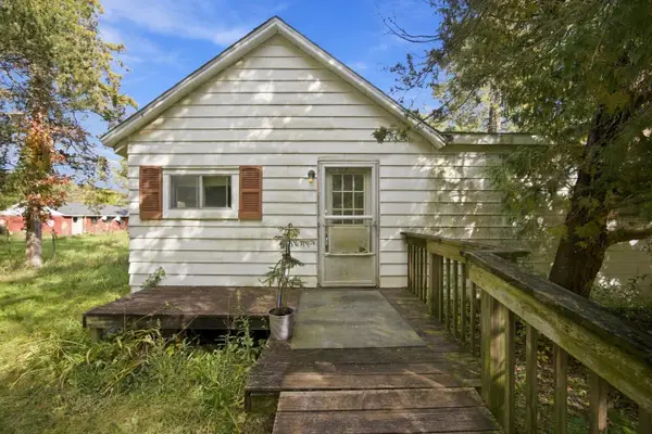 9245 Cedar Lake Road, Pinckney, MI 48169