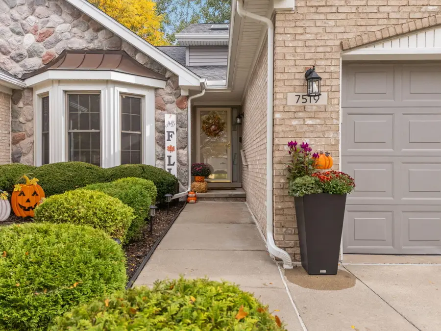 7519 Green Meadow Lane, Canton, MI 48187 - #2