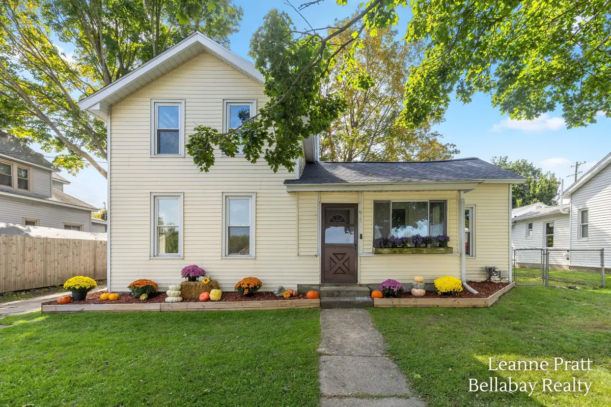612 E Green Street, Hastings, MI 49058 - #1