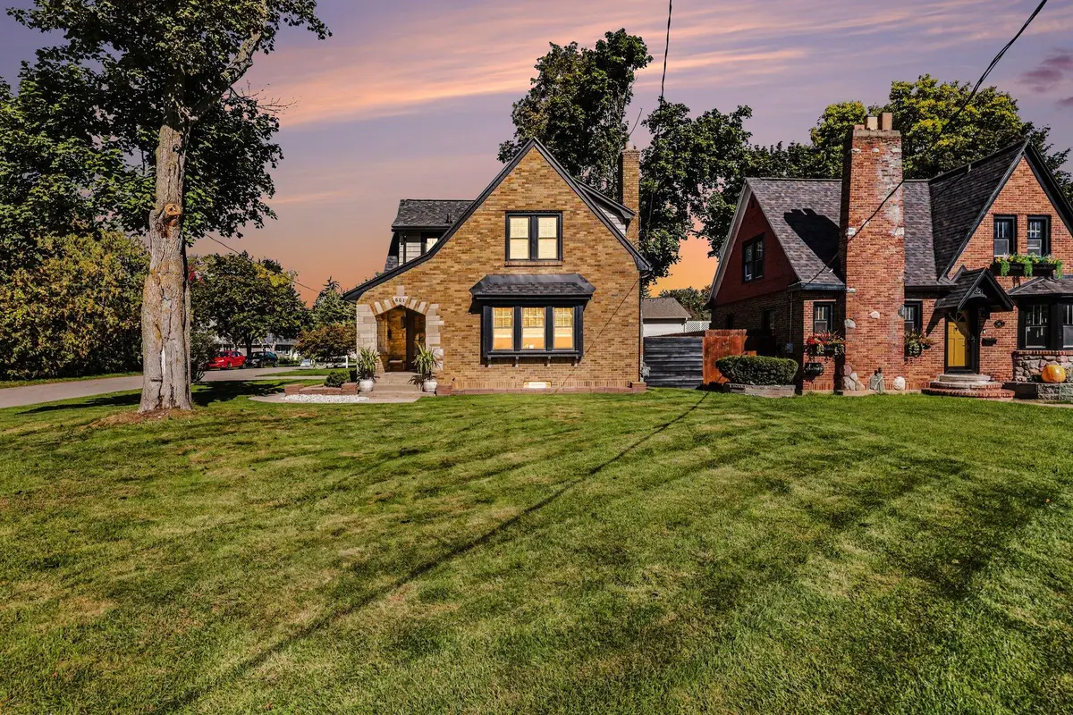 601 3 Mile Road Ne, Grand Rapids, MI 49505 - #1