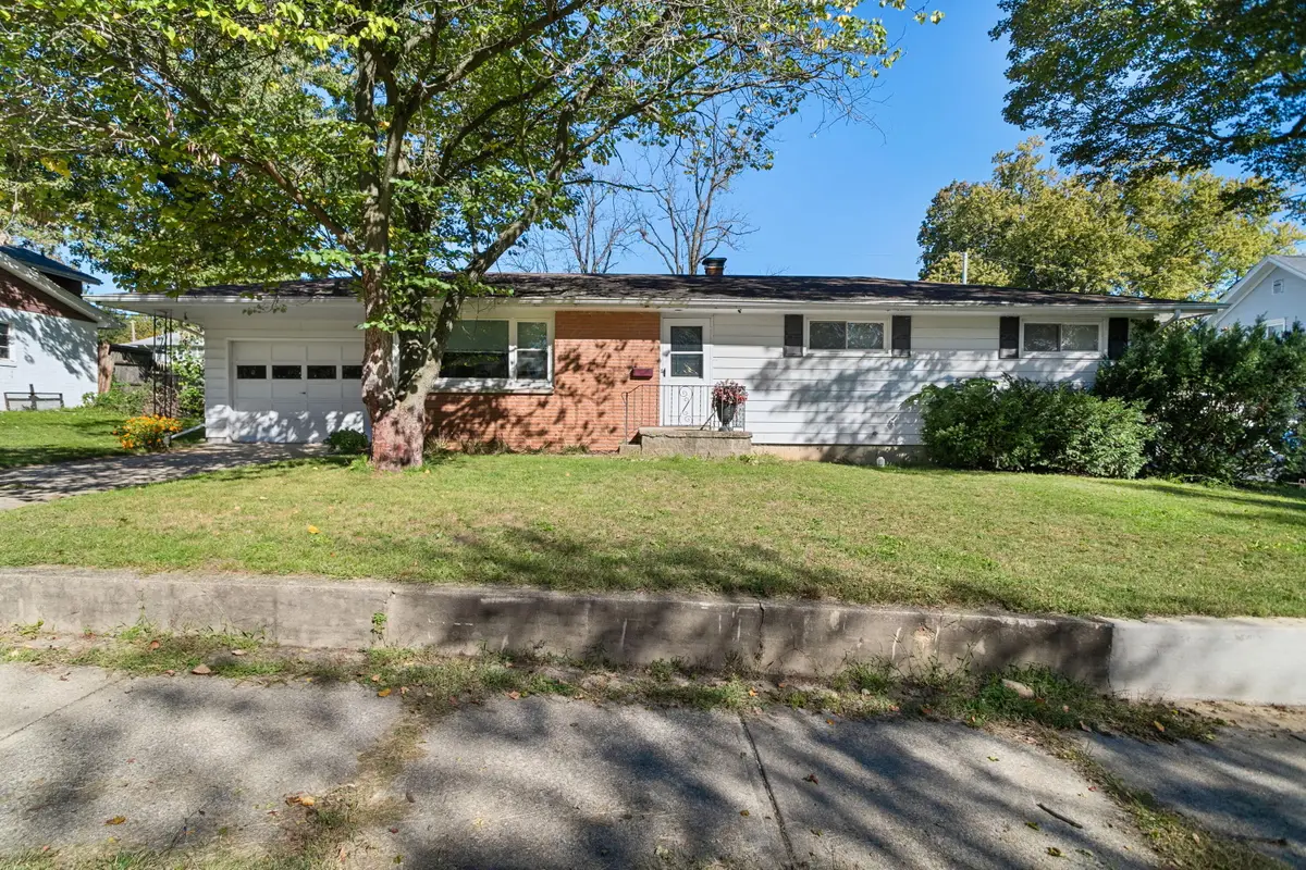 108 W Dewey Street, Buchanan, MI 49107 - #1
