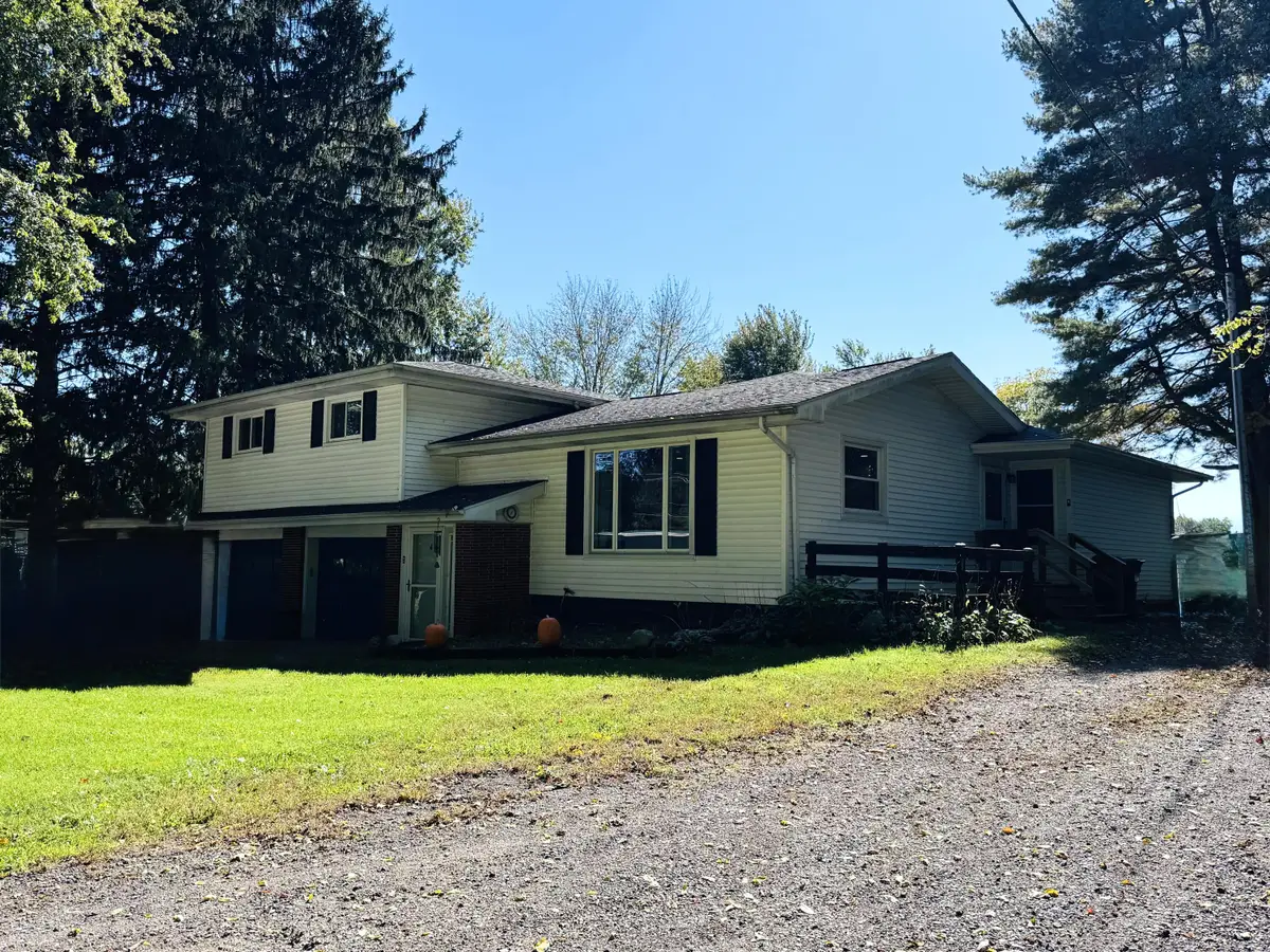 5610 E Galien Buchanan Road, Buchanan, MI 49107 - #1