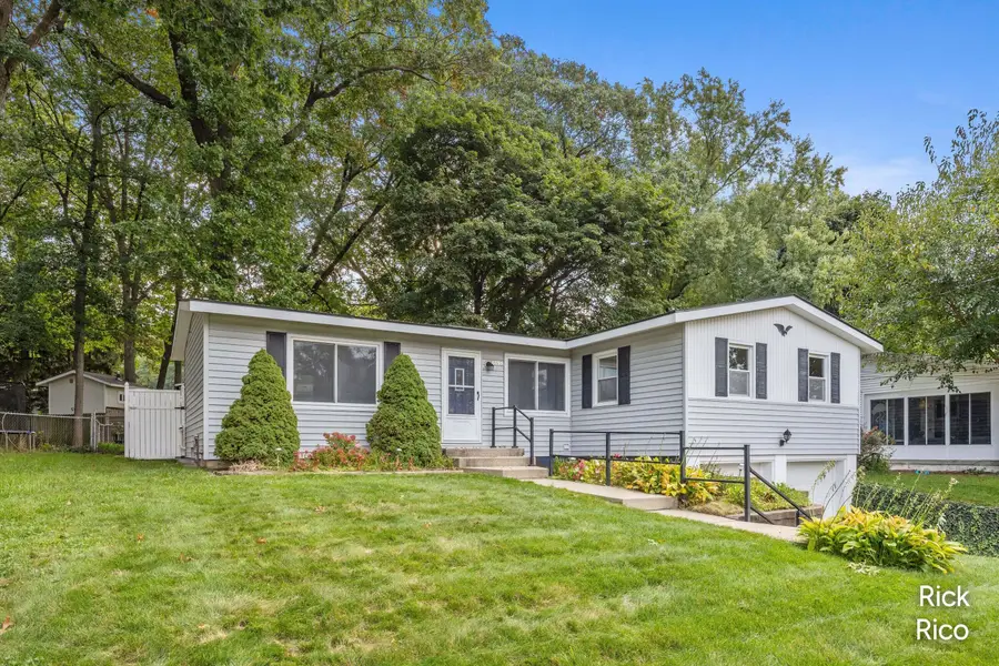 4890 Burgis Avenue Se, Kentwood, MI 49508 - #2