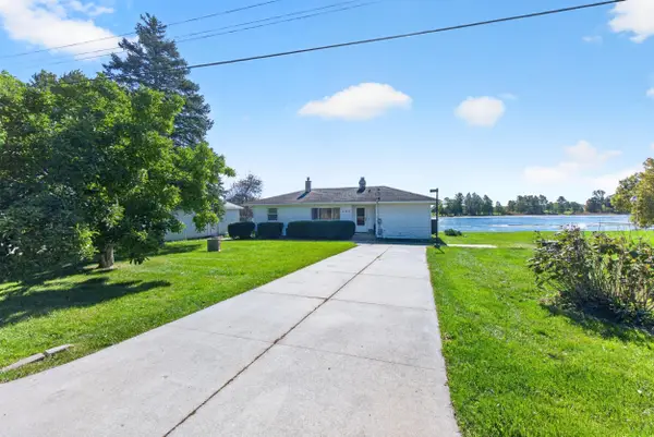555 Norvell Beach Drive, Brooklyn, MI 49230