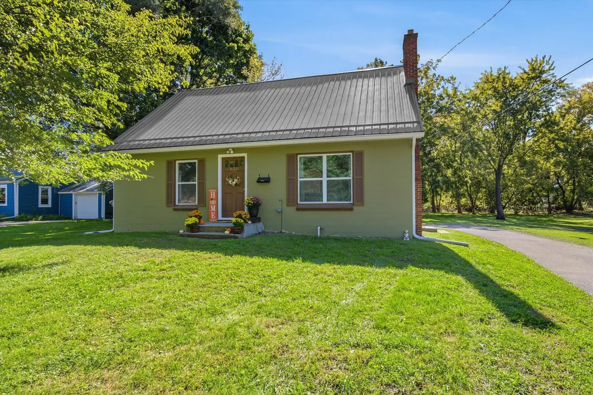 835 W Silver Lake Road, Fenton, MI 48430 - #1