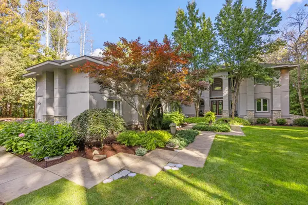 3300 Bluewater Pines Drive Ne, Grand Rapids, MI 49525