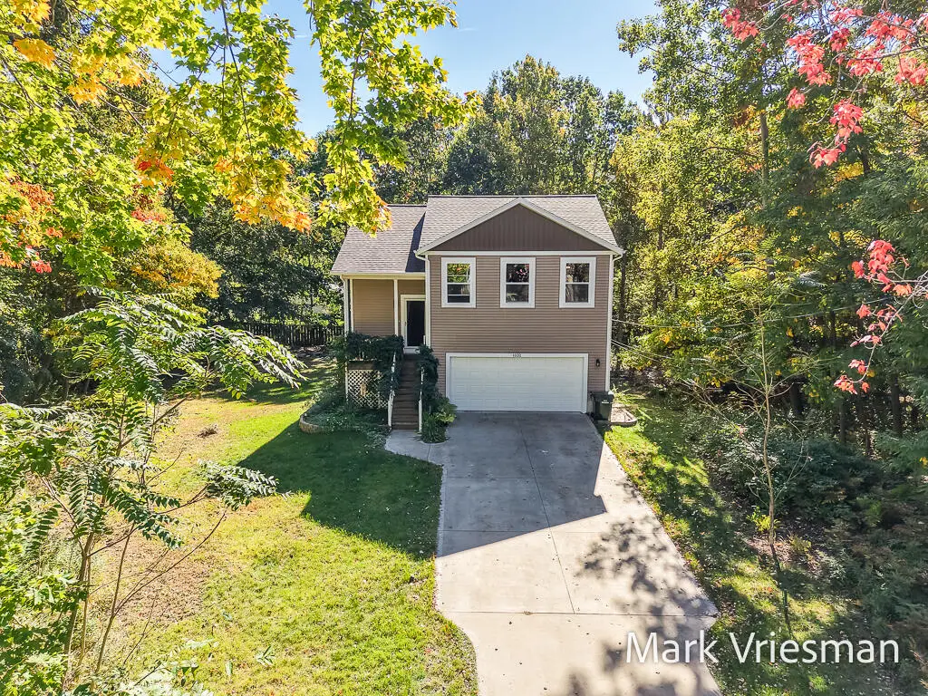 1032 W Barney Avenue, Muskegon, MI 49441 - #1