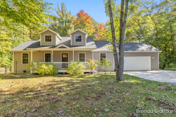 9642 Hummingbird Court, Howard City, MI 49329