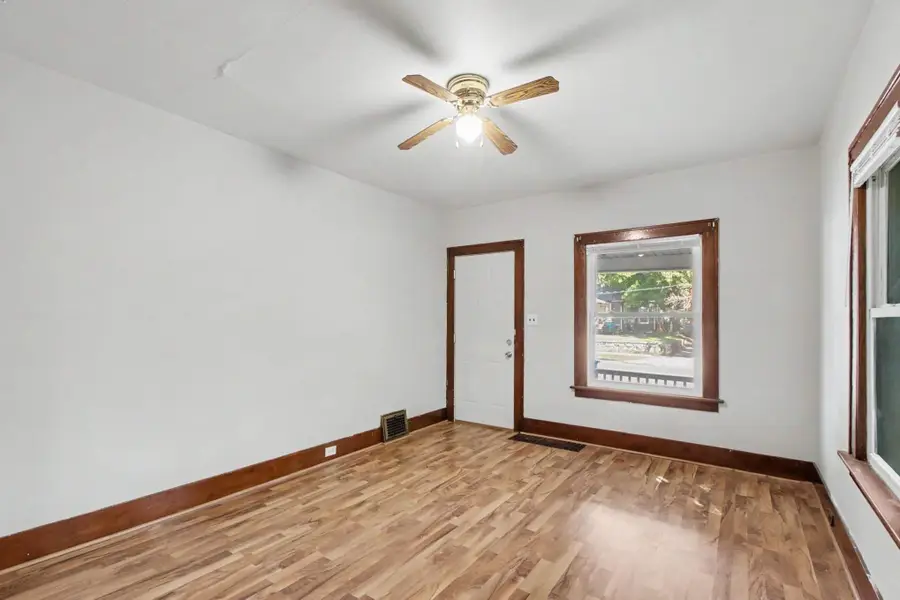 490 E Emmett Street E, Battle Creek, MI 49017 - #3