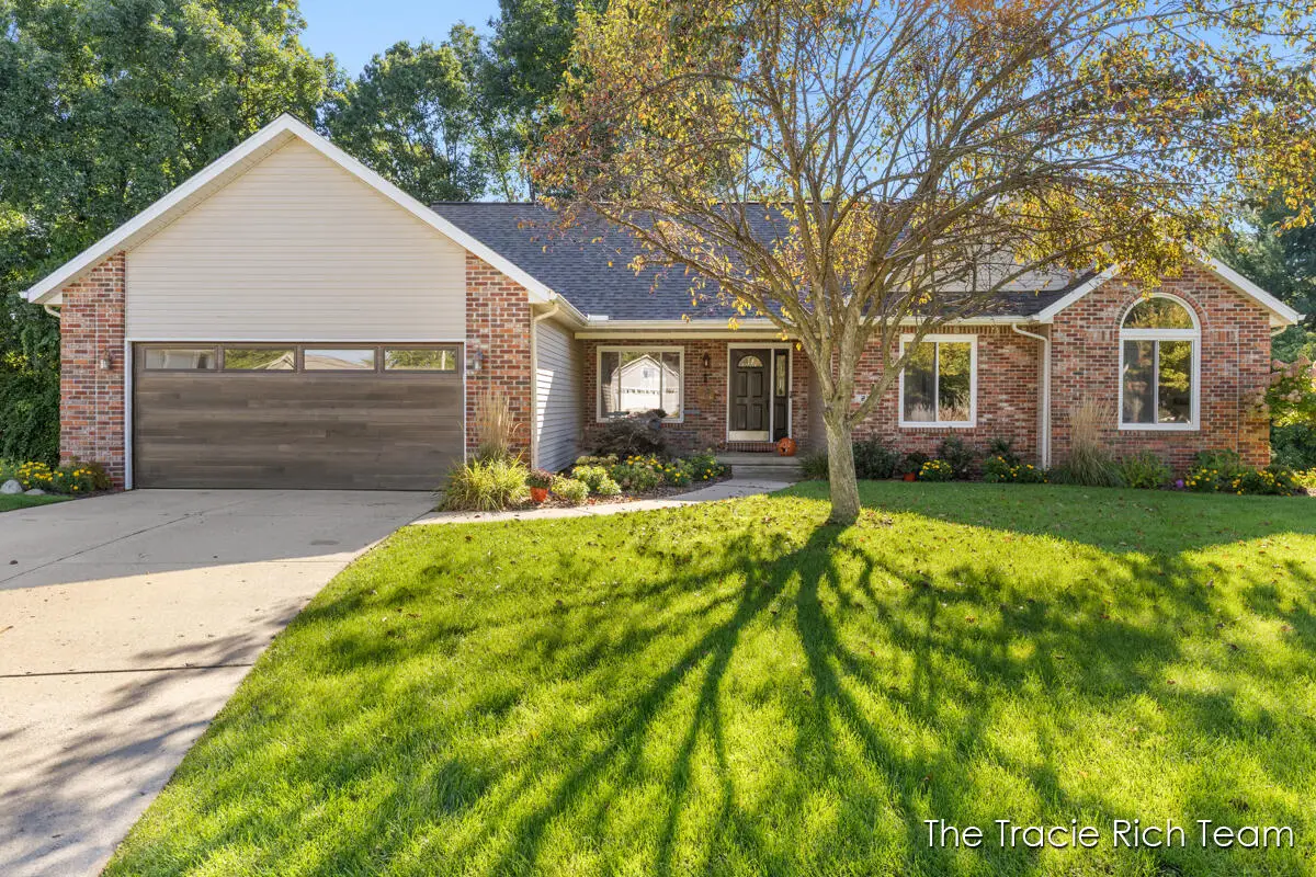 216 Glenview Court Ne, Rockford, MI 49341 - #1