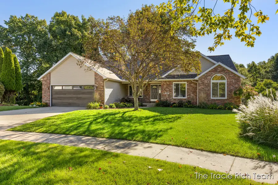 216 Glenview Court Ne, Rockford, MI 49341 - #2