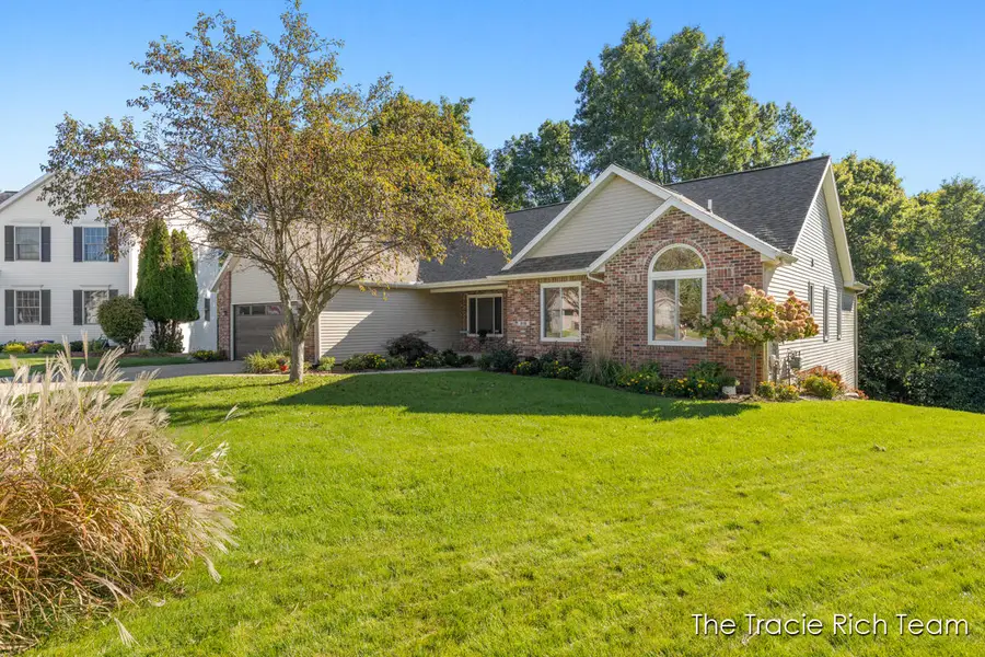 216 Glenview Court Ne, Rockford, MI 49341 - #3