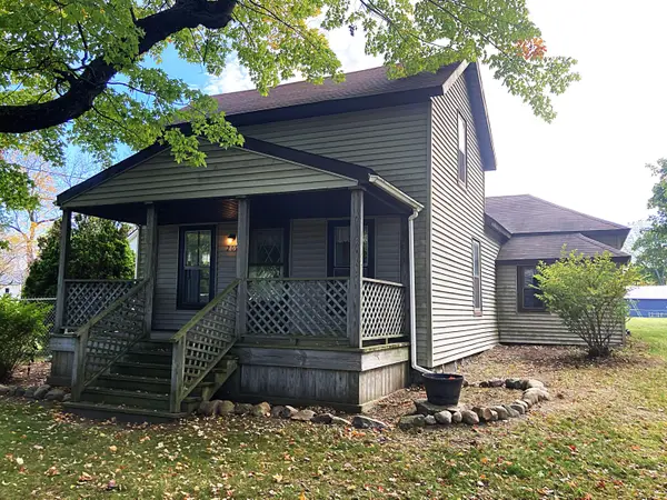 209 W Gilson Street, Edmore, MI 48829