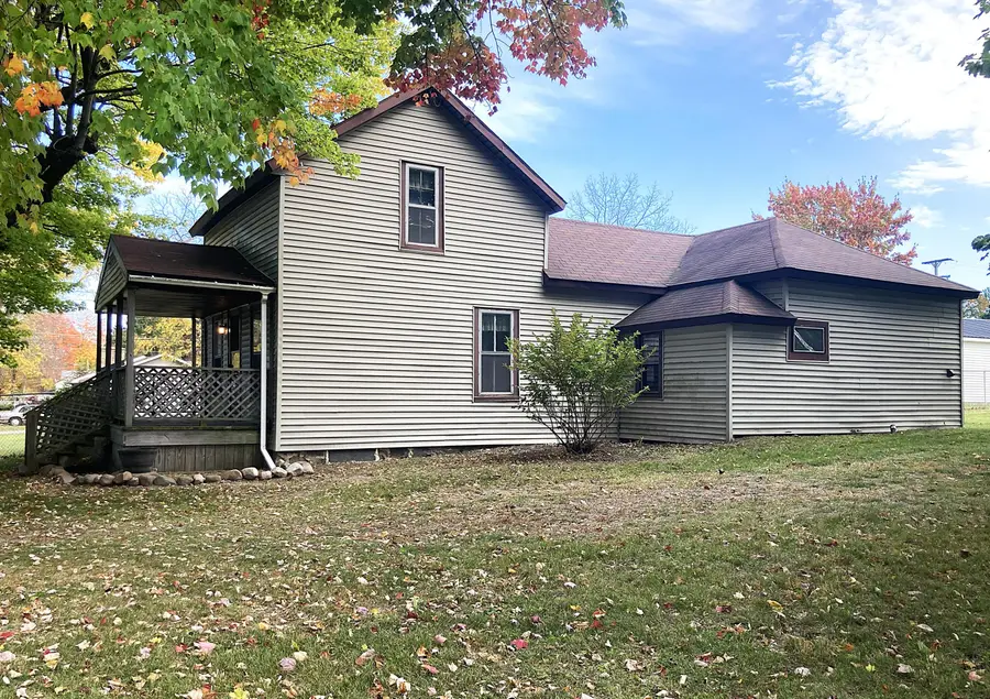 209 W Gilson Street, Edmore, MI 48829 - #3