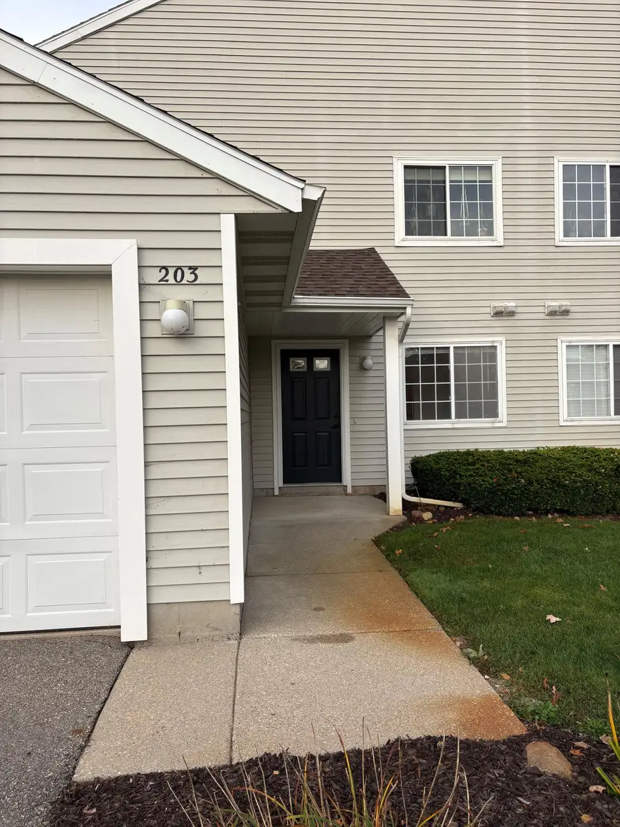 203 Hunters Lane Ne, Rockford, MI 49341 - #2