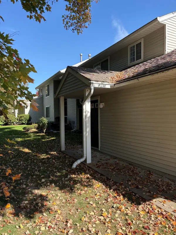 181 Hunters Lane Ne #45, Rockford, MI 49341