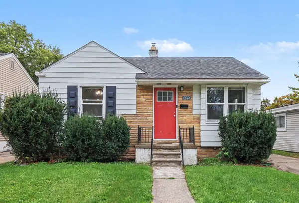 1752 E Milton Avenue, Hazel Park, MI 48030