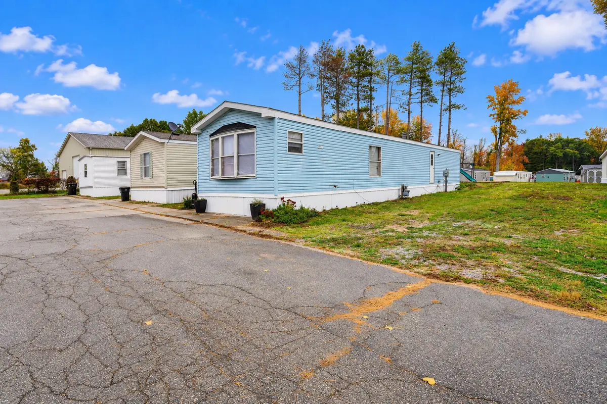 5489 Alpine Avenue Nw, Comstock Park, MI 49321 - #1