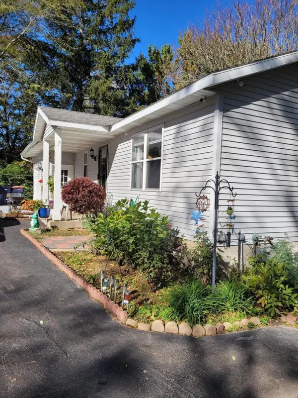 1097 W 32nd Street, Holland, MI 49423