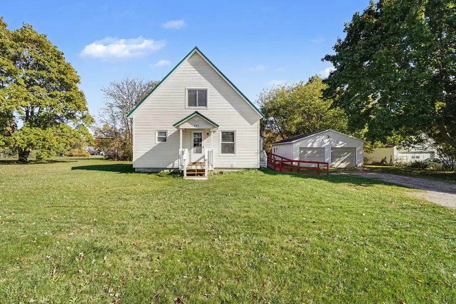 606 S Weaver Avenue, Fremont, MI 49412 - #2