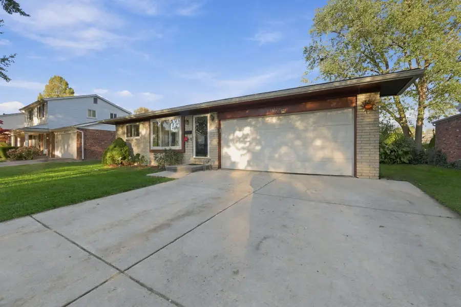 15377 Vivian St Street, Taylor, MI 48180 - #2