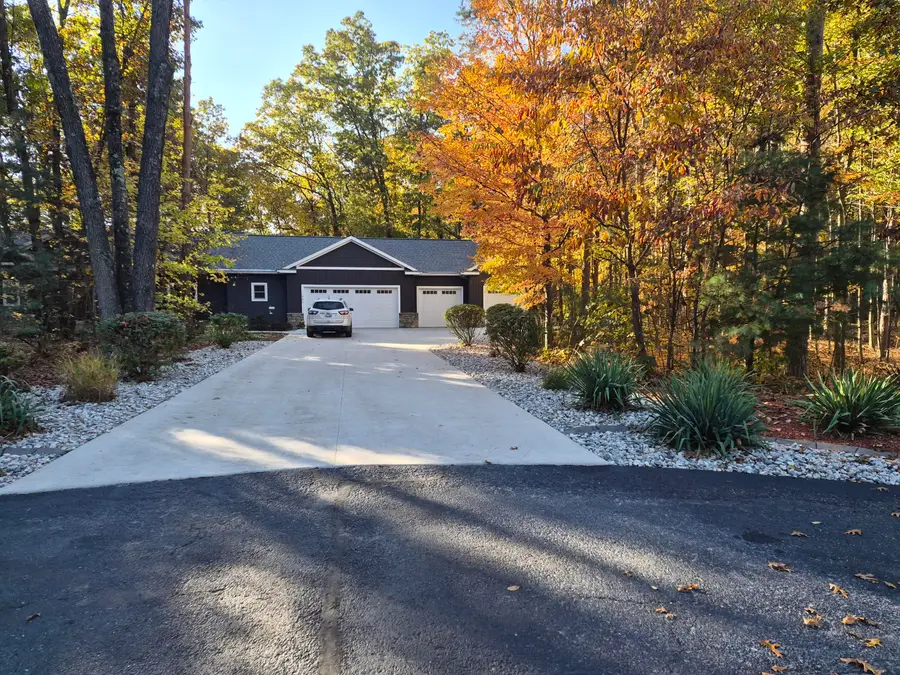 11205 Discovery Woods Drive, Greenville, MI 48838 - #3