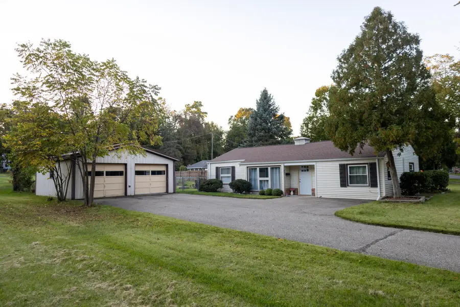 607 Main Street, Buchanan, MI 49107 - #2