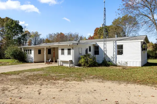 1544 18 Mile Road Ne, Cedar Springs, MI 49319