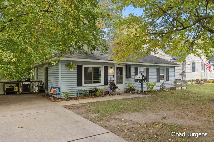 3389 Ottawa Avenue Sw, Grandville, MI 49418 - #2