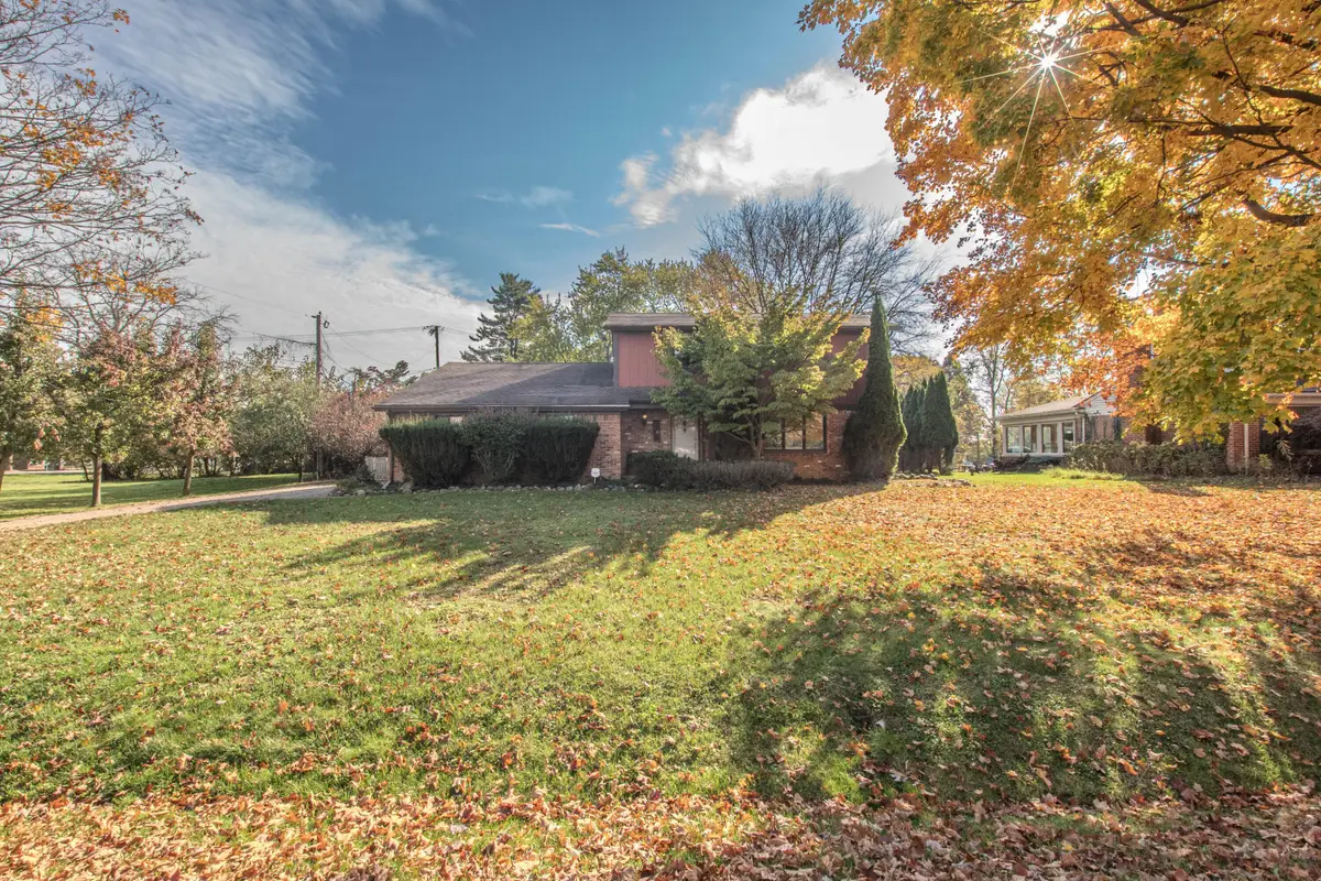 2255 Horseshoe Drive, West Bloomfield, MI 48322 - #1