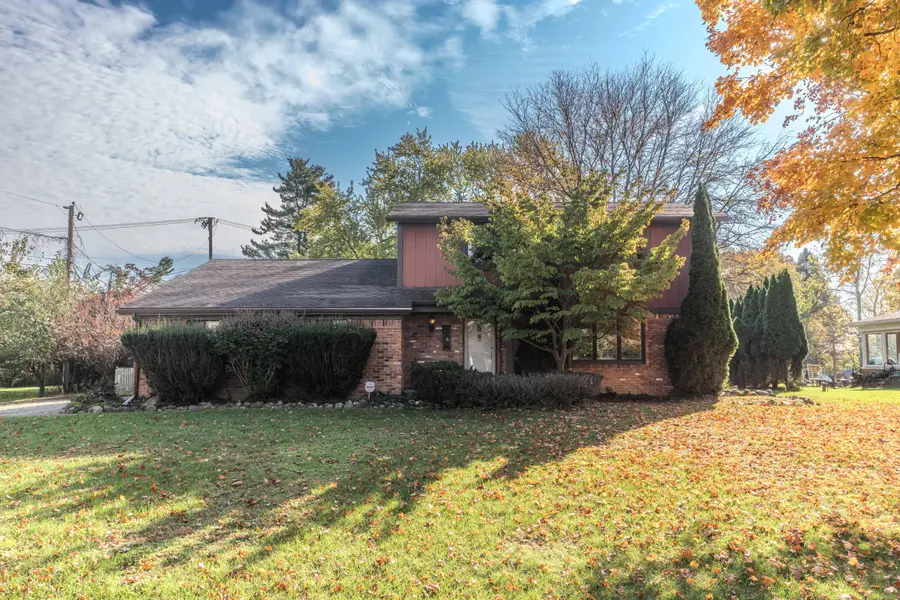 2255 Horseshoe Drive, West Bloomfield, MI 48322 - #2