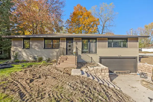225 Sunset Hills Avenue Nw, Grand Rapids, MI 49534