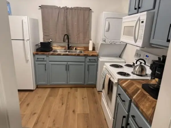6133 Madison Street, Coloma, MI 49038 - #2