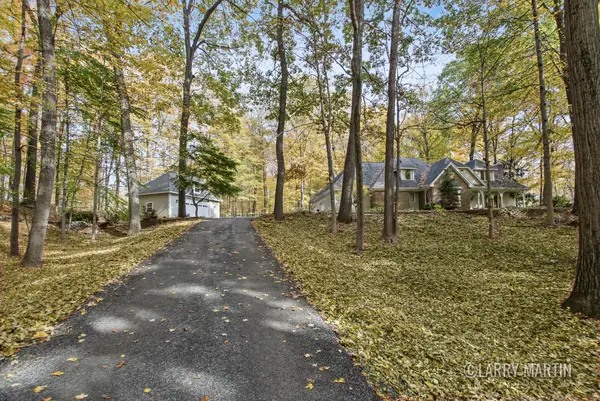 10112 E Rivershore Drive Se, Alto, MI 49302