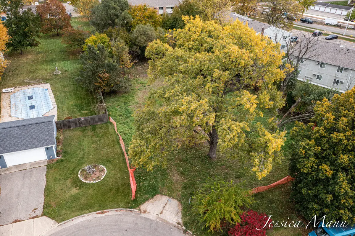 3040 W West Sw, Wyoming, MI 49519 - #1