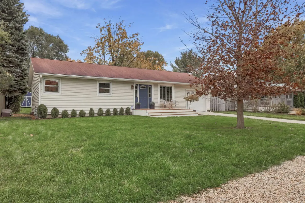 915 W Merchant Street, New Buffalo, MI 49117 - #1