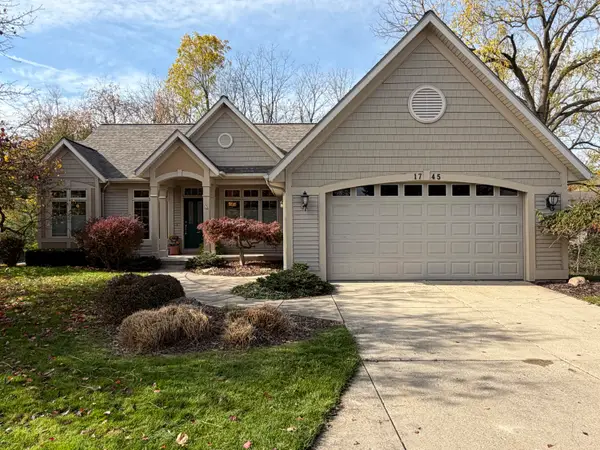 1745 Oakleigh Woods Drive Nw, Grand Rapids, MI 49504