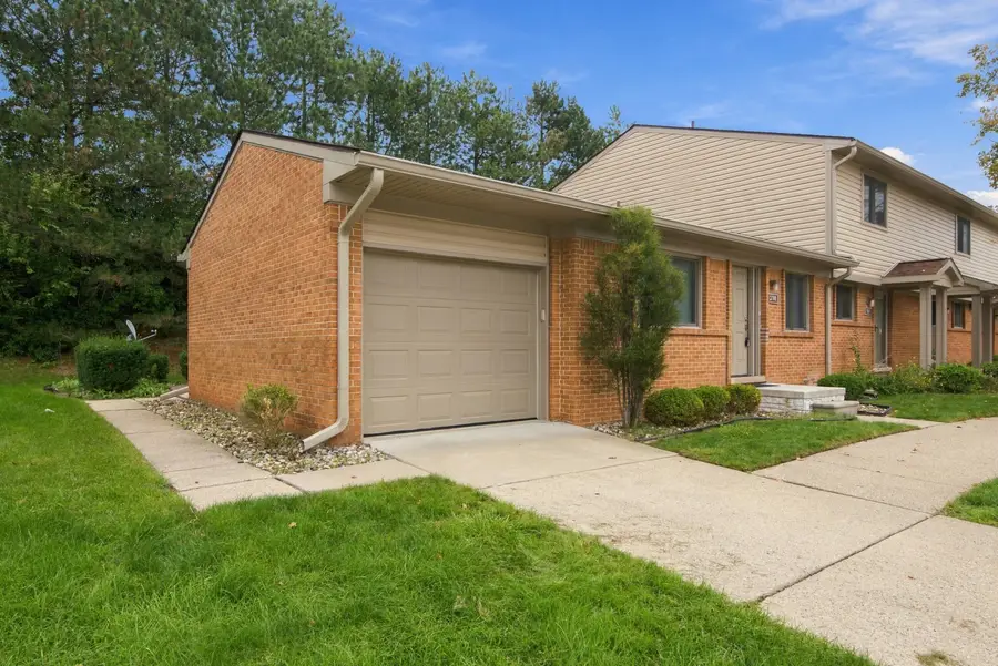 3700 Old Creek Road, Troy, MI 48084 - #3