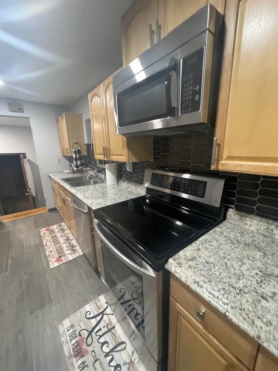 902 W Baker Street, Midland, MI 48640 - #3