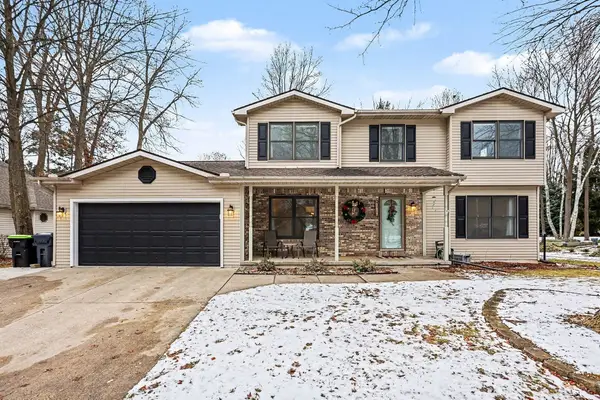 1015 Whispering Oak Drive, Midland, MI 48642