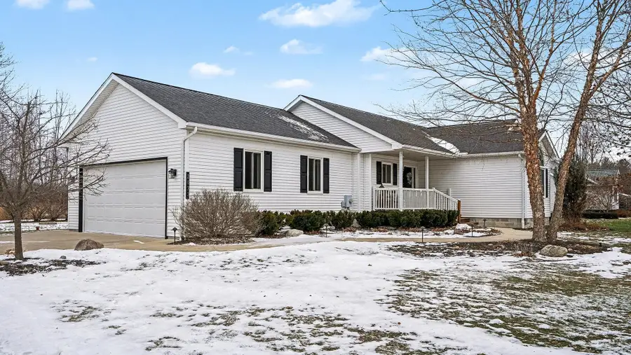 2033 E Stewart Road, Midland, MI 48640 - #2