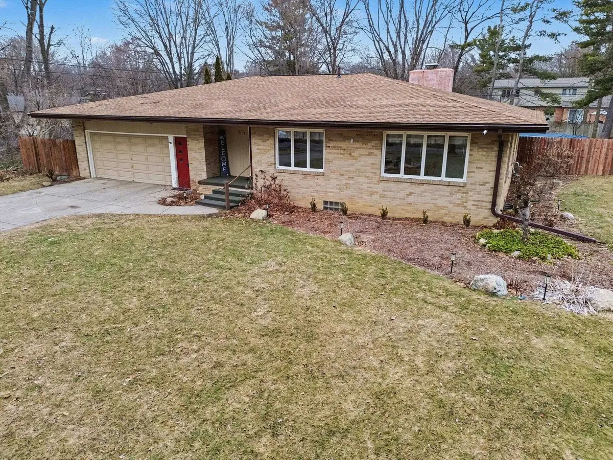 2210 Norwood Drive, Midland, MI 48640 - #1
