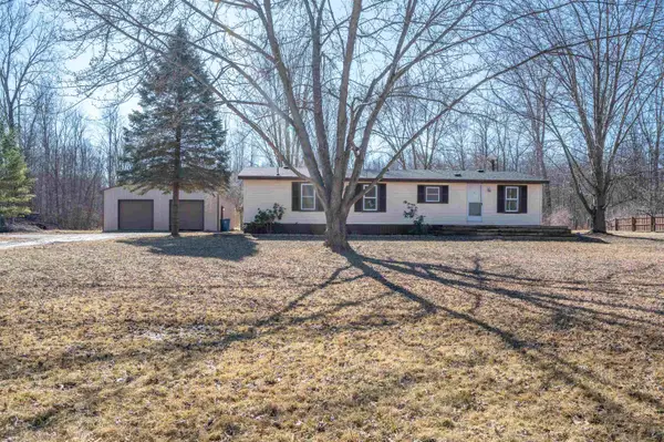 1039 W Wackerly Road, Sanford, MI 48657-9727