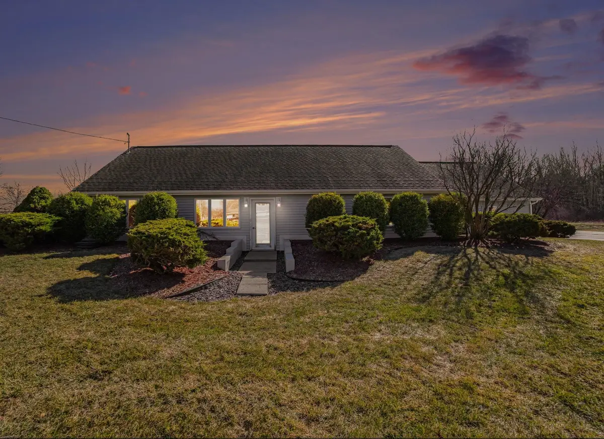 2302 E Brooks Road, Freeland, MI 48623-9422 - #1