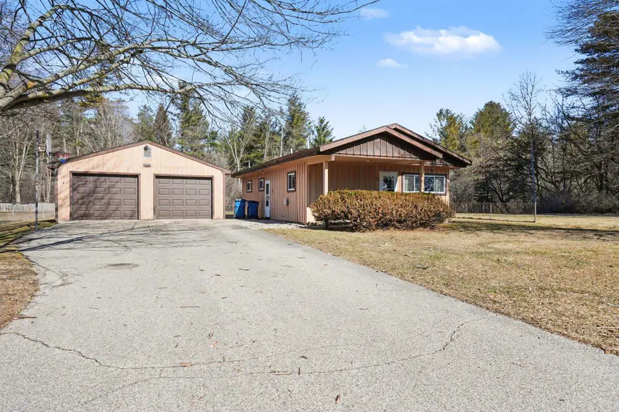 310 W Lackie Court, Sanford, MI 48657 - #3