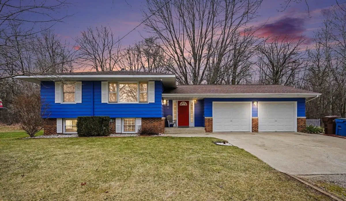 1825 E Chippewa River Road, Midland, MI 48642 - #1