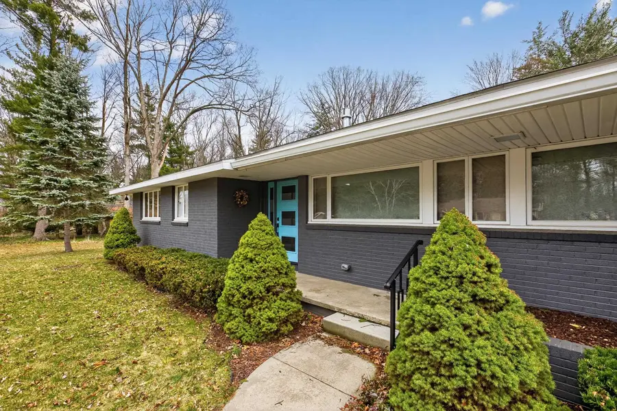4914 Campau Drive, Midland, MI 48640 - #2